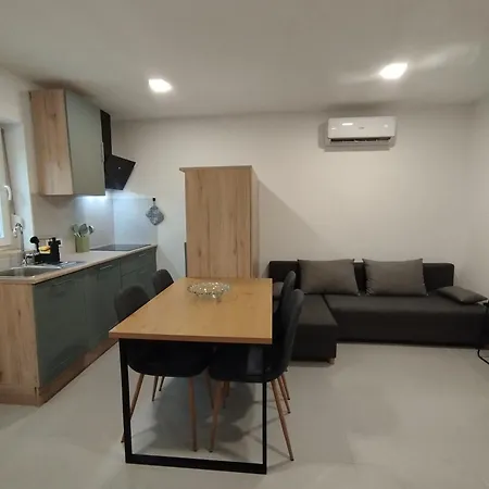 Lägenhet Apartma Pod Hrastom Koper
