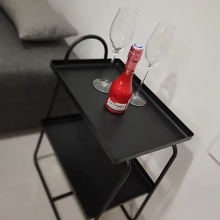 Lägenhet Apartma Pod Hrastom
