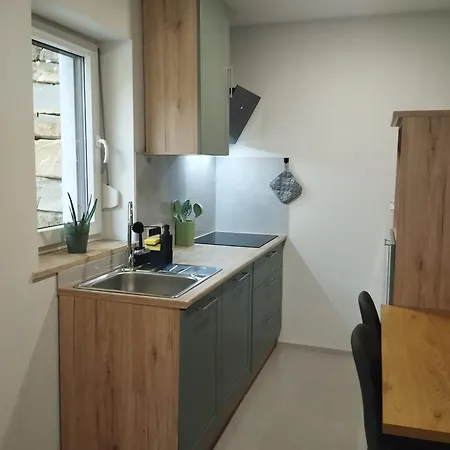 Apartma Pod Hrastom Lägenhet Koper